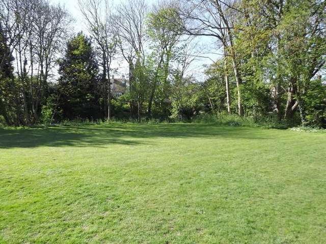  Image of 2 Bedroom Flat for sale at Portsmouth Road Thames Ditton Surrey, KT7 0TE
