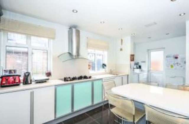  Image of 6 Bedroom Detached for sale at Finchley  Finchley, N3 3PB