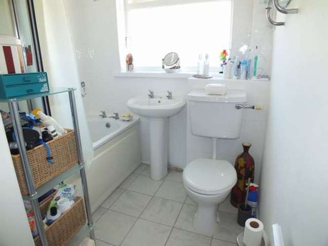  Image of 2 Bedroom Flat for sale at Alleyn Court  Seaton, EX12 2JX
