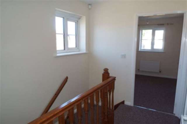  Image of 3 Bedroom Detached to rent at Cowes, PO31 7UY