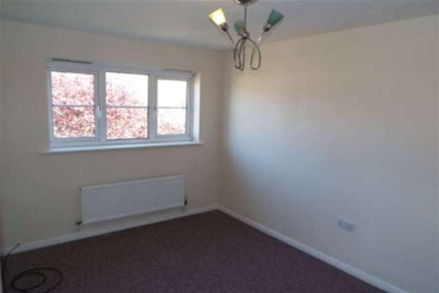 Image of 3 Bedroom Detached to rent at Cowes, PO31 7UY