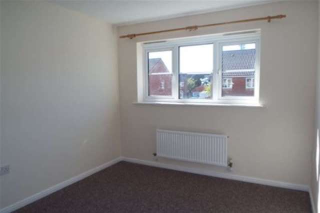 Image of 3 Bedroom Detached to rent at Cowes, PO31 7UY