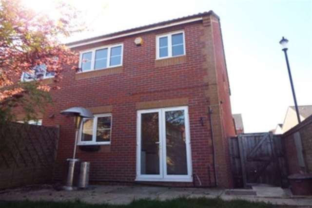  Image of 3 Bedroom Detached to rent at Cowes, PO31 7UY