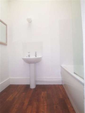  Image of 2 Bedroom Apartment to rent at Loughton, IG10 2RW