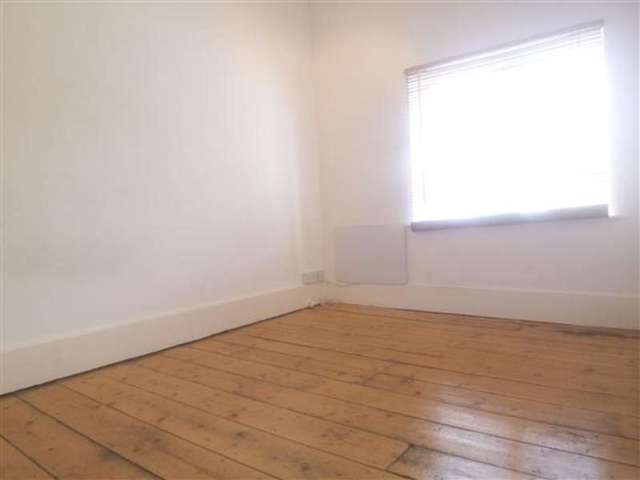  Image of 2 Bedroom Apartment to rent at Loughton, IG10 2RW