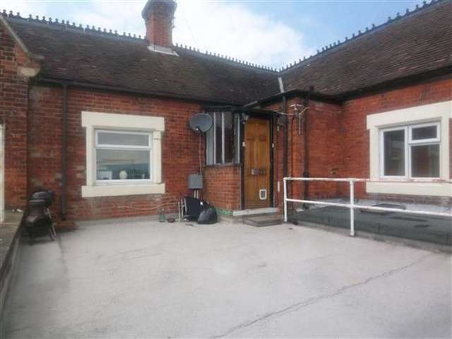  Image of 2 Bedroom Apartment to rent at Loughton, IG10 2RW