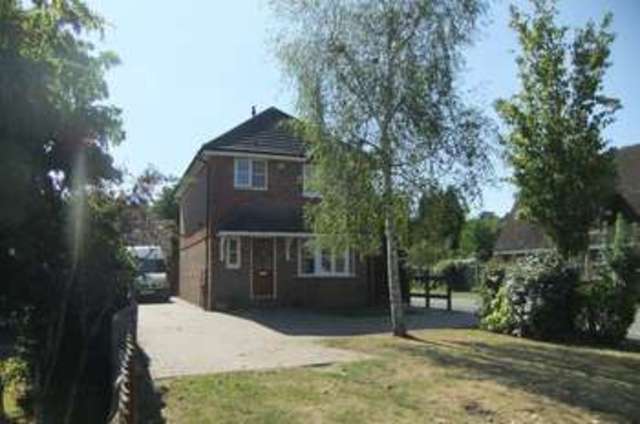  Image of 3 Bedroom Detached to rent at Woodcock Court Three Mile Cross Reading, RG7 1BZ