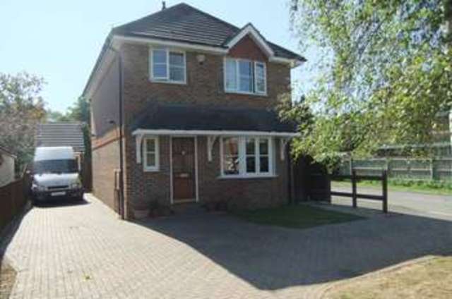  Image of 3 Bedroom Detached to rent at Woodcock Court Three Mile Cross Reading, RG7 1BZ