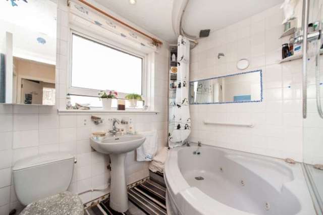  Image of 4 Bedroom Detached for sale at Sunningdale Drive  Bridge of Weir, PA11 3HX