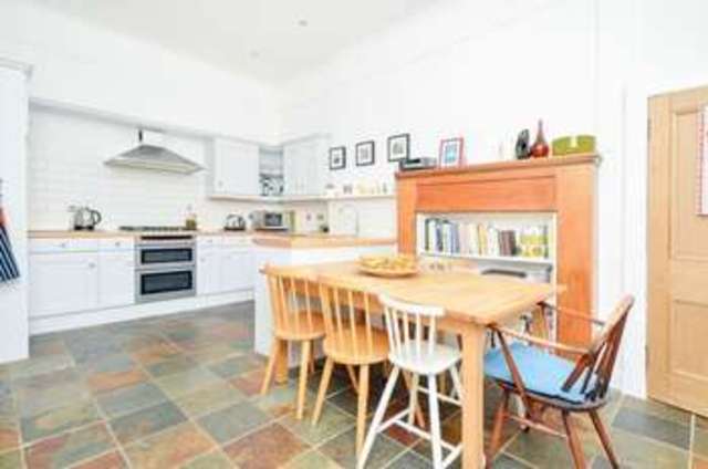  Image of 2 Bedroom Flat for sale at Maurice Place Blackford Edinburgh, EH9 3EP