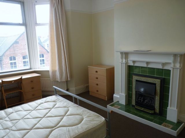  Image of 3 Bedroom Flat to rent at Addycombe Terrace Array Byker, NE6 5NB
