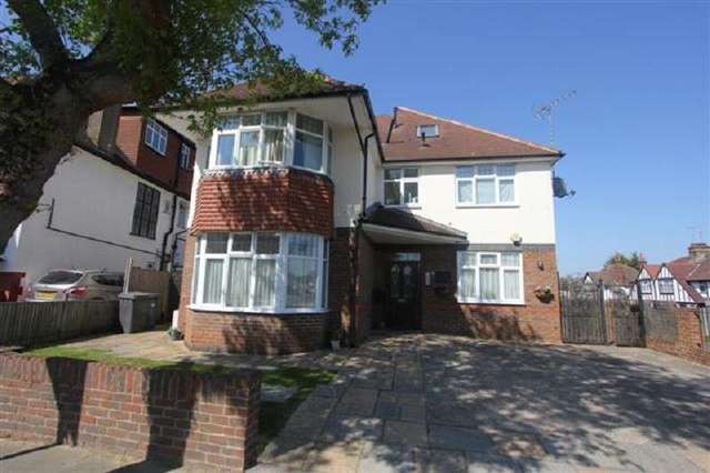  Image of 1 Bedroom Flat for sale at Aspen Lodge  Edgware, HA8 7PB