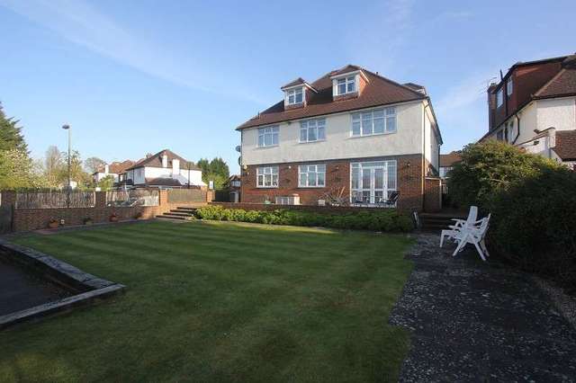  Image of 1 Bedroom Flat for sale at Aspen Lodge  Edgware, HA8 7PB