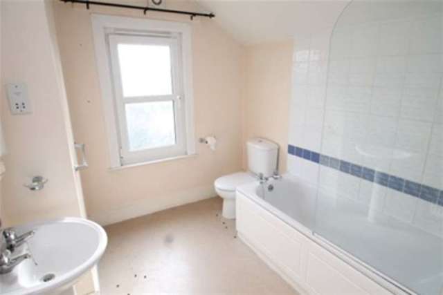 Image of 2 Bedroom Detached to rent at Dartford, DA2 7PY