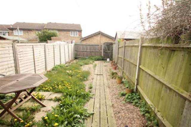  Image of 2 Bedroom Detached to rent at Dartford, DA2 7PY
