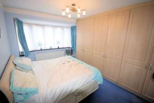  Image of 4 Bedroom Detached for sale at Stanmore Middlesex Stanmore, HA7 2QA
