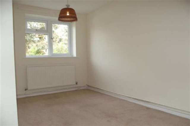  Image of 2 Bedroom Detached to rent at Ipswich, IP7 5AR