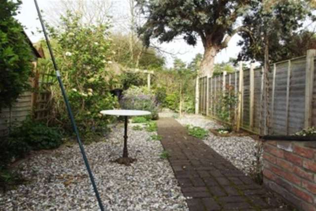 Image of 2 Bedroom Detached to rent at Ipswich, IP7 5AR