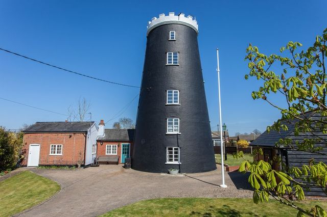  Image of 4 Bedroom Detached for sale at 65 Southend Road Bungay Bungay, NR35 1DN