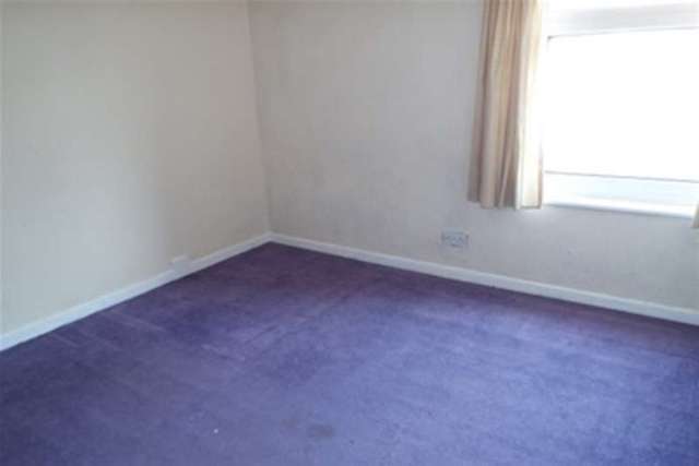  Image of 2 Bedroom Terraced to rent at Stoke-on-Trent, ST7 4NT