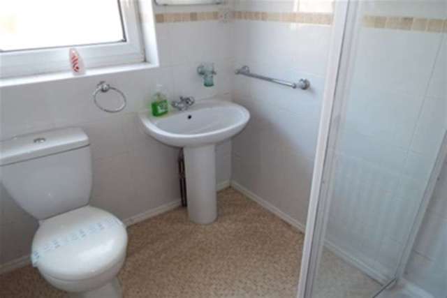 Image of 2 Bedroom Terraced to rent at Stoke-on-Trent, ST7 4NT