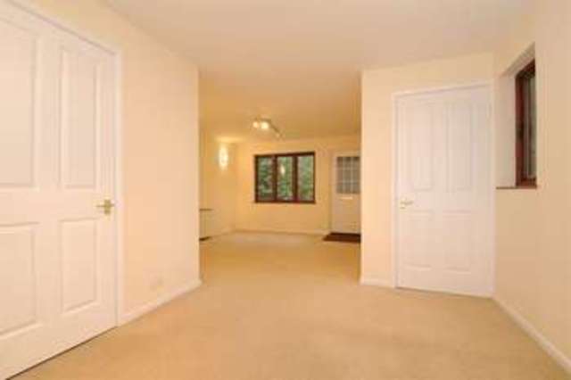  Image of 1 Bedroom Maisonette to rent at St Andrew Close Crowthorne Crowthorne, RG45 6UP
