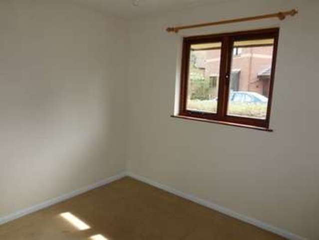  Image of 1 Bedroom Maisonette to rent at St Andrew Close Crowthorne Crowthorne, RG45 6UP