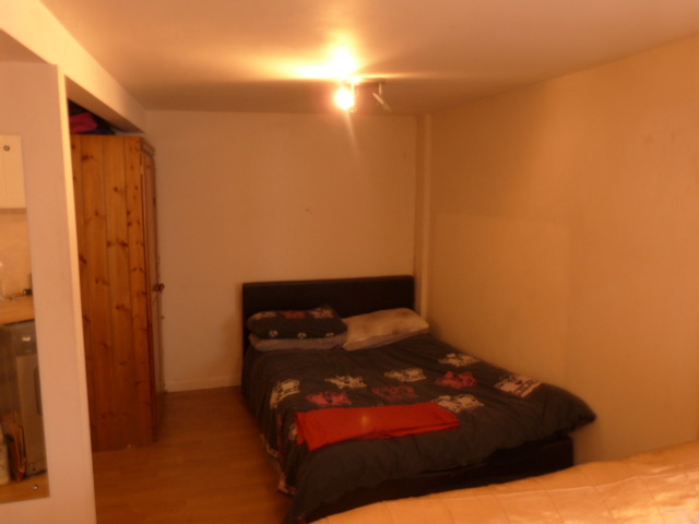  Image of Studio to rent at Dawley Road  Hayes, UB3 1EB