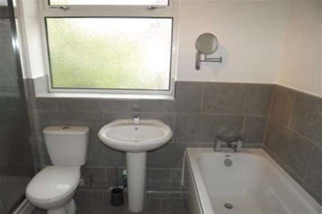  Image of 1 Bedroom Flat to rent at Sheffield, S8 9EN