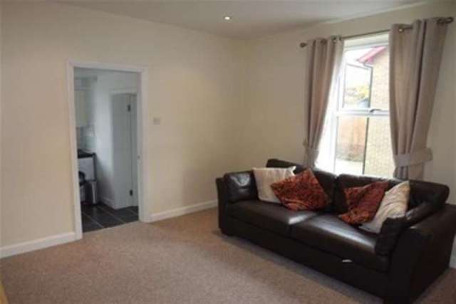  Image of 1 Bedroom Flat to rent at Sheffield, S8 9EN