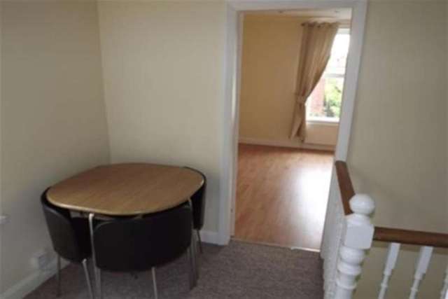  Image of 1 Bedroom Flat to rent at Sheffield, S8 9EN