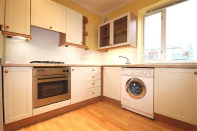  Image of 3 Bedroom Flat to rent at London, SW9 9HJ
