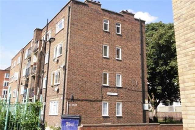  Image of 3 Bedroom Flat to rent at London, SW9 9HJ