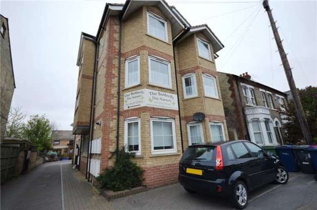  Image of 3 Bedroom Flat to rent at Chesterton, CB4 1DD