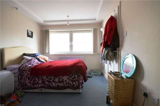  Image of 3 Bedroom Flat to rent at Chesterton, CB4 1DD