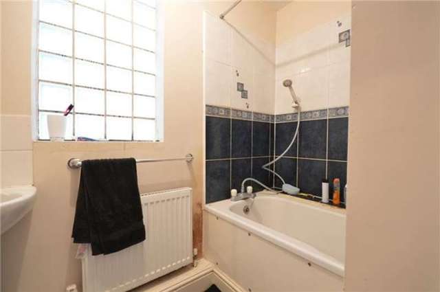  Image of 3 Bedroom Flat to rent at Chesterton, CB4 1DD