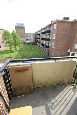 Image of 3 Bedroom Flat to rent at London, E2 0AU
