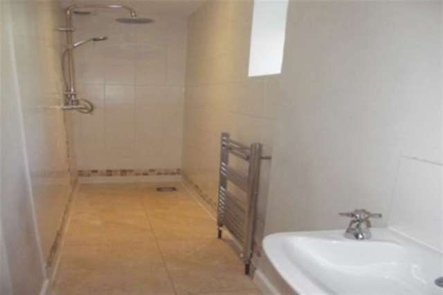  Image of 4 Bedroom Detached to rent at Bournemouth, BH7 6JA