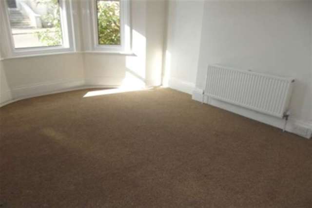  Image of 4 Bedroom Detached to rent at Bournemouth, BH7 6JA