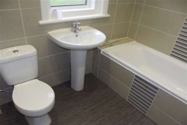  Image of 4 Bedroom Detached to rent at Bournemouth, BH7 6JA