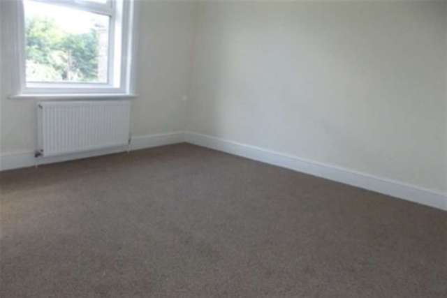  Image of 4 Bedroom Detached to rent at Bournemouth, BH7 6JA