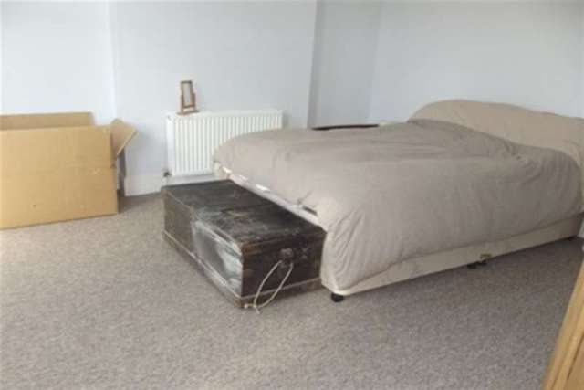  Image of 4 Bedroom Detached to rent at Bournemouth, BH7 6JA