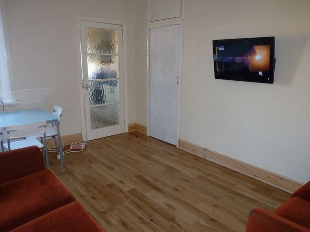  Image of 3 Bedroom Flat to rent at Grantham Road Array Jesmond, NE2 1QX