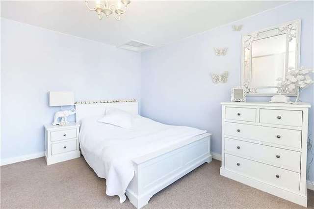  Image of 1 Bedroom Flat for sale at London  Greenwich, SE10 8UN