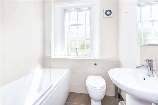  Image of 1 Bedroom Flat for sale at London  Greenwich, SE10 8UN