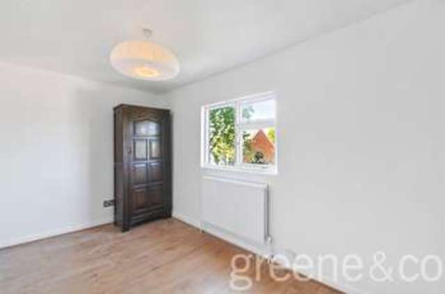  Image of 2 Bedroom Detached to rent at Crouch End London Hornsey, N8 9HY