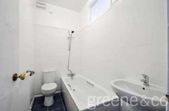  Image of 2 Bedroom Detached to rent at Crouch End London Hornsey, N8 9HY