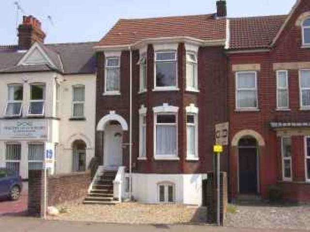  Image of Studio to rent at High Street North  DUNSTABLE, LU6 1LN