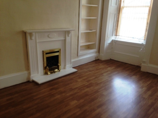  Image of 2 Bedroom Flat to rent at Greenock Inverclyde Inverclyde, PA16 8NF