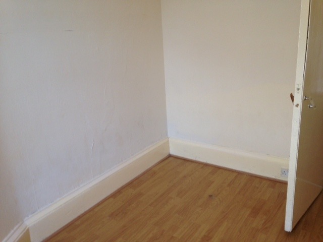 Image of 2 Bedroom Flat to rent at Greenock Inverclyde Inverclyde, PA16 8NF